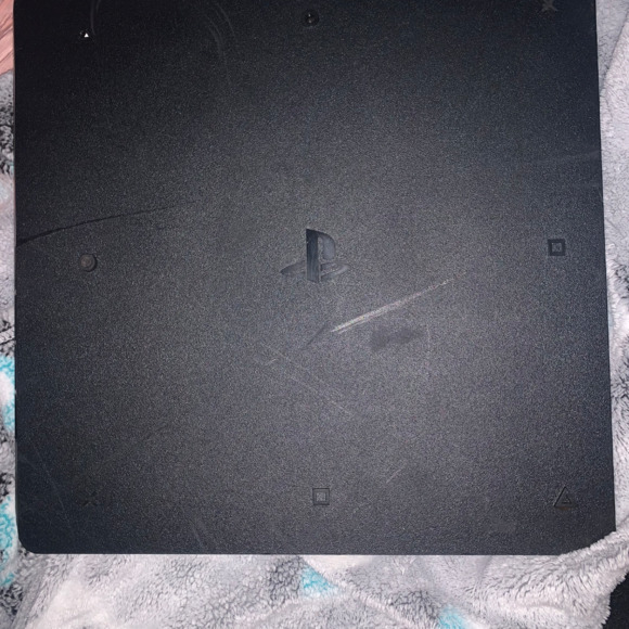 PlayStation 4 plus - Picture 3 of 4